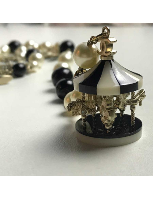 Ceinture sautoir CHANEL perles et charms