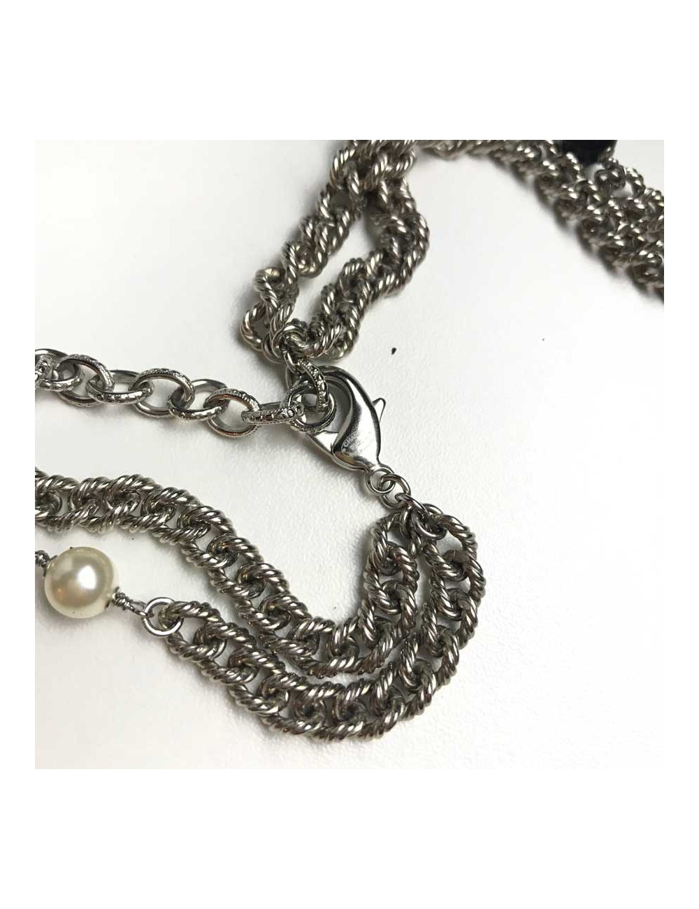 Sautoir Chanel CC argenté et perles