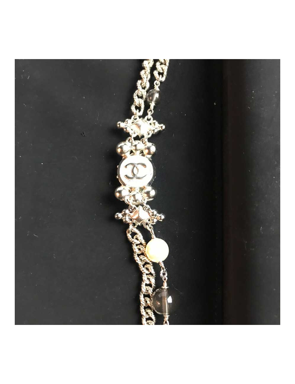 Sautoir Chanel CC argenté et perles