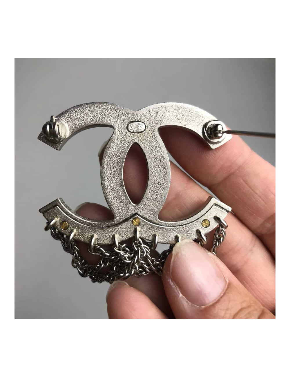 Broche CHANEL chainettes argent