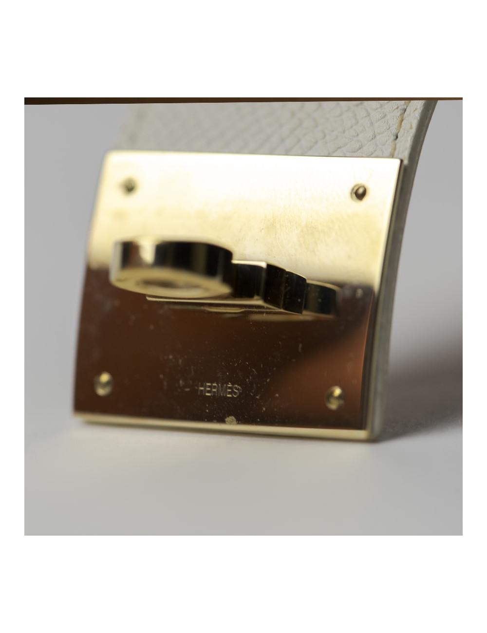 Bracelet HERMES Kelly Dog beige en cuir epsom