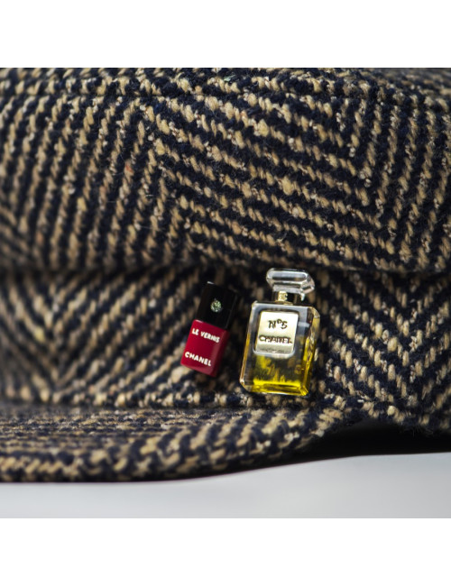 Casquette CHANEL T57 chevrons beige et bleu