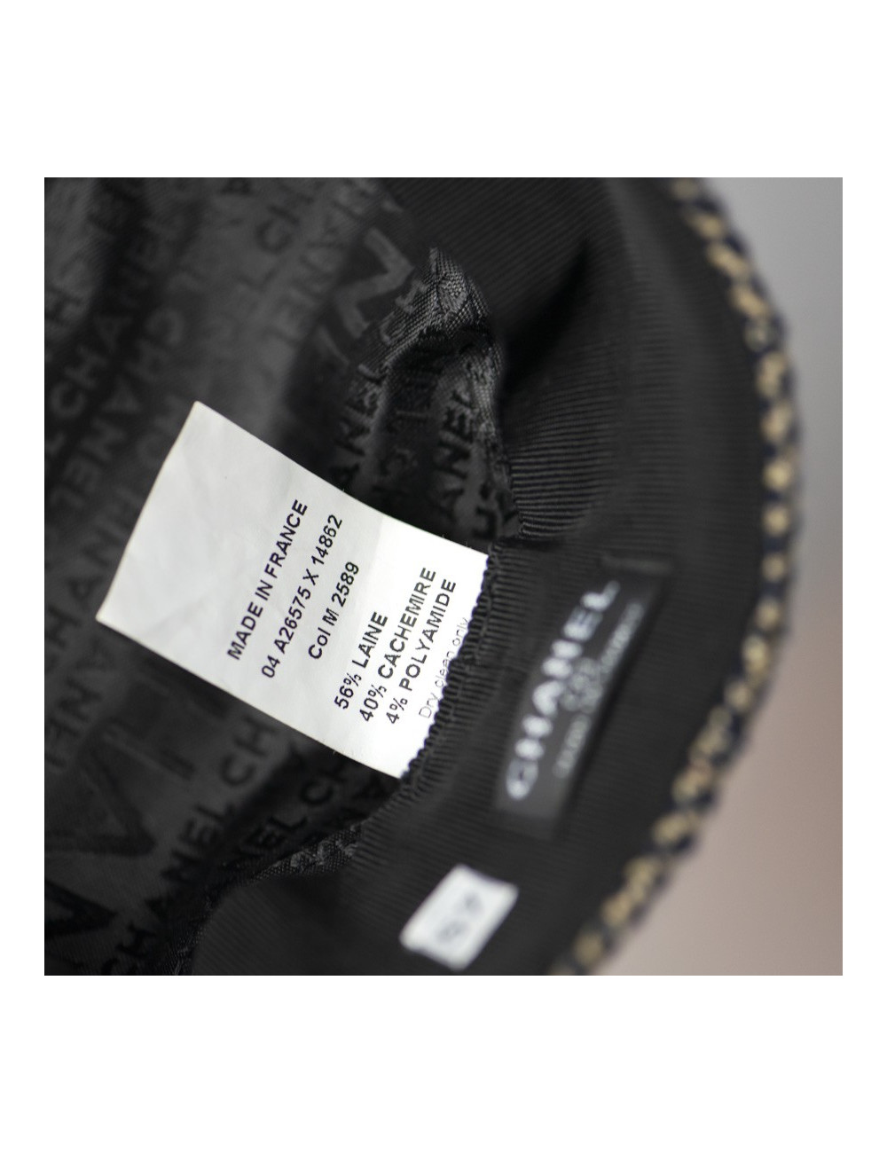 Béret CHANEL T57 chevrons beige et bleu