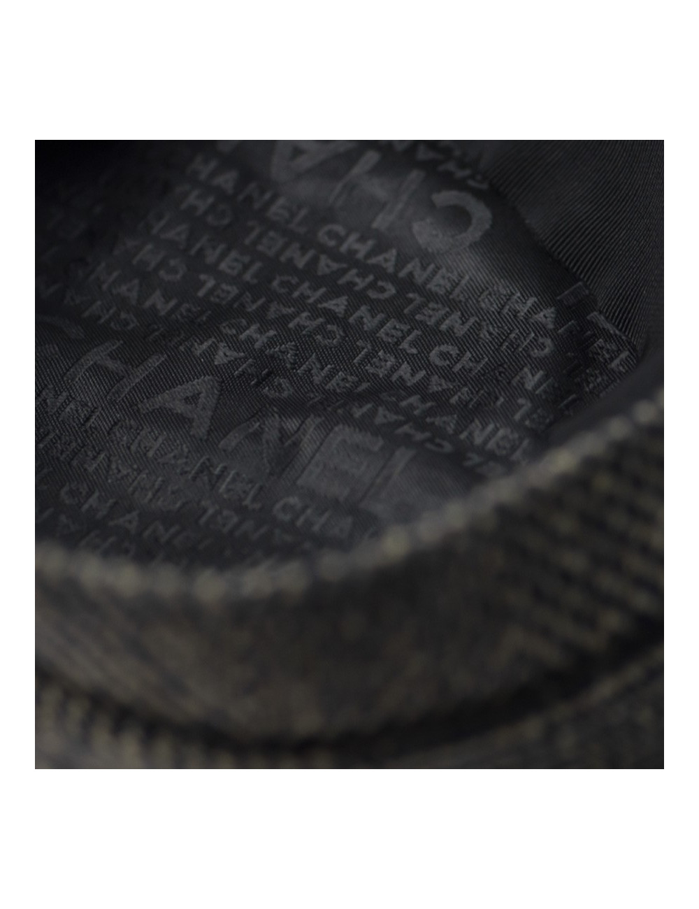 Casquette CHANEL T57 chevrons beige et bleu