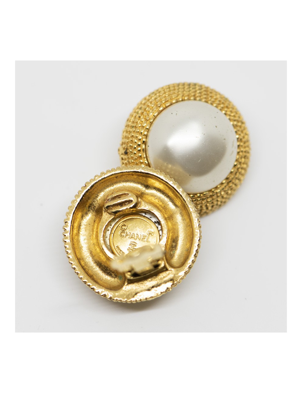Clips CHANEL nacrés vintage