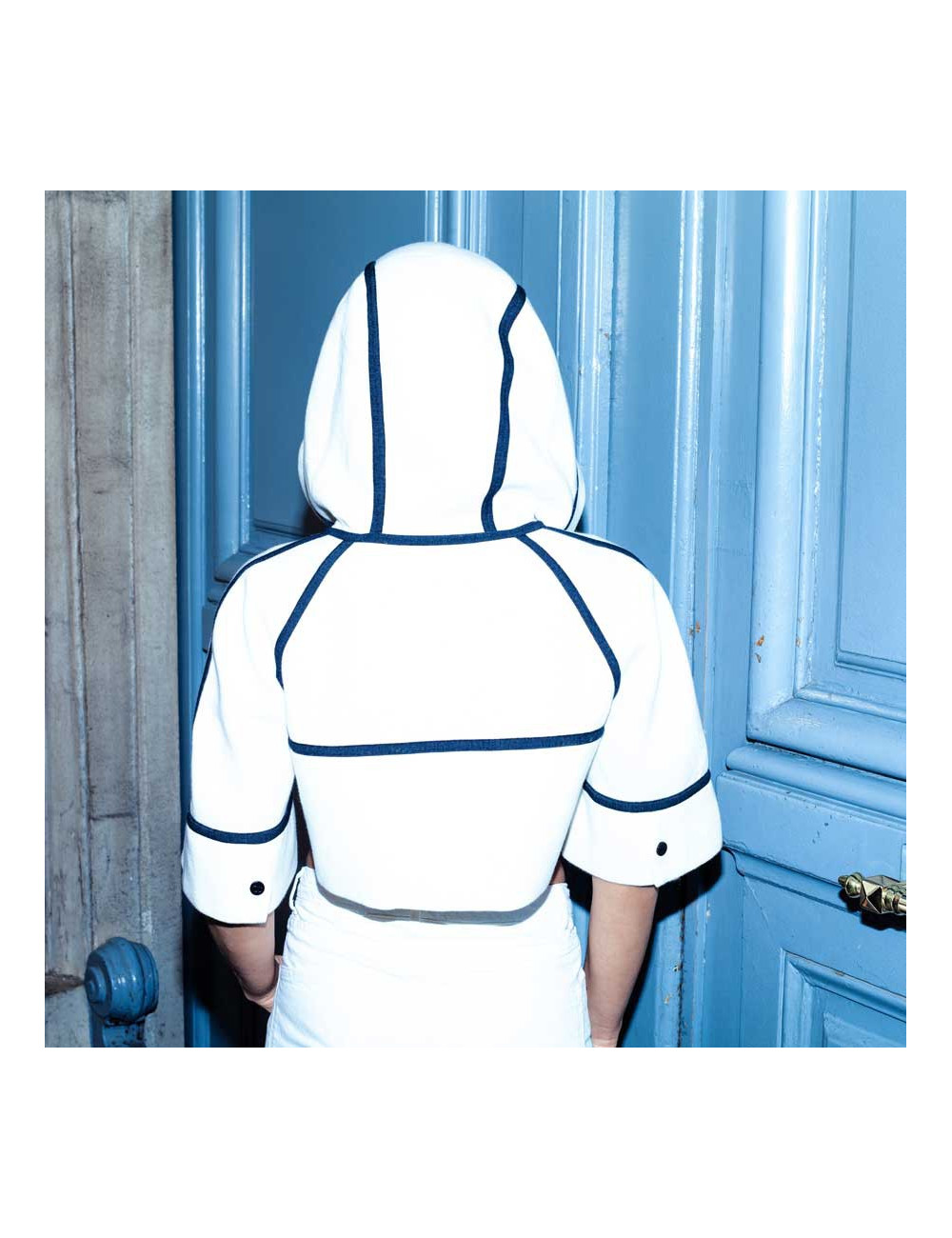 Gilet avec capuche CHANEL blanc et gansé de noir