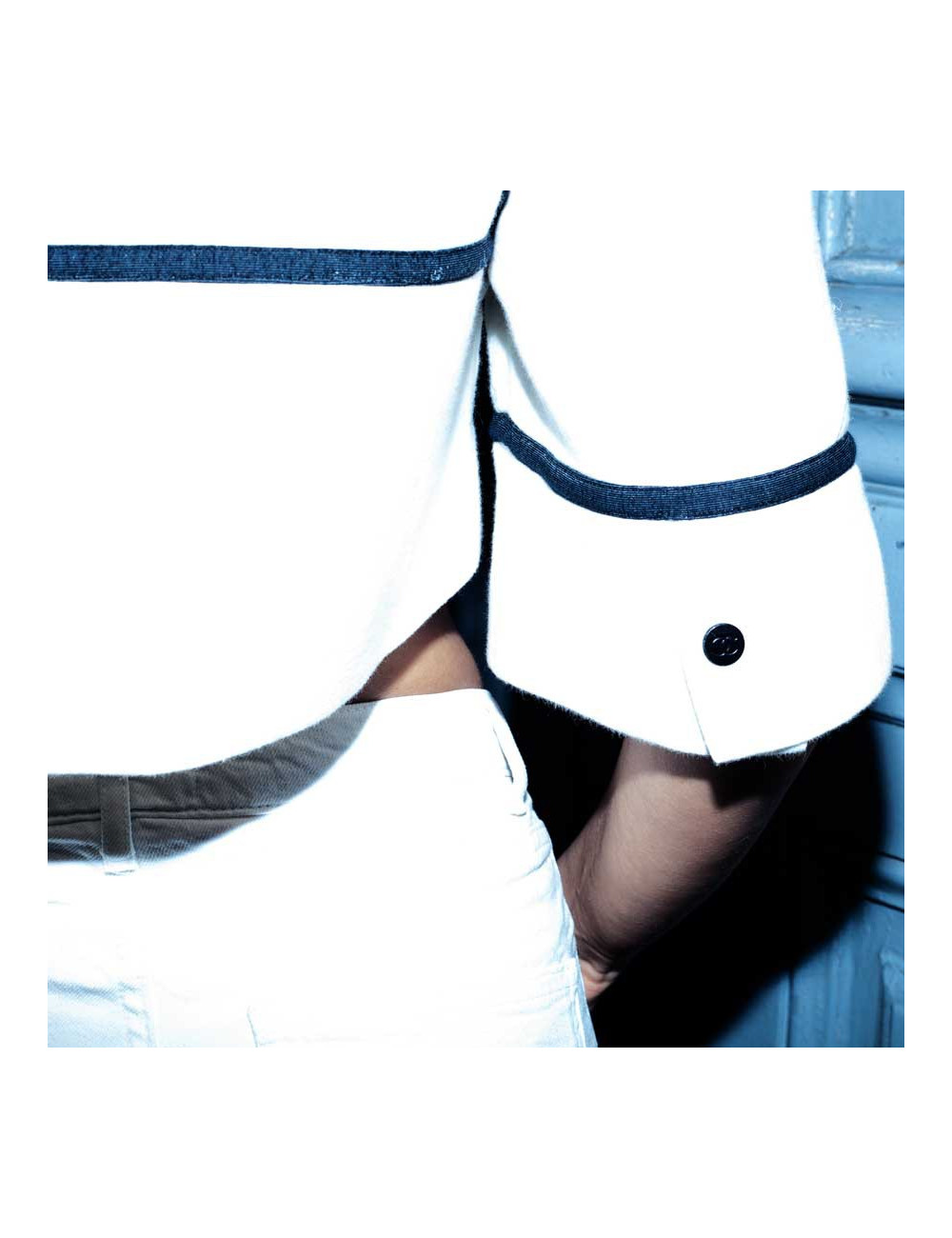 Gilet avec capuche CHANEL blanc et gansé de noir