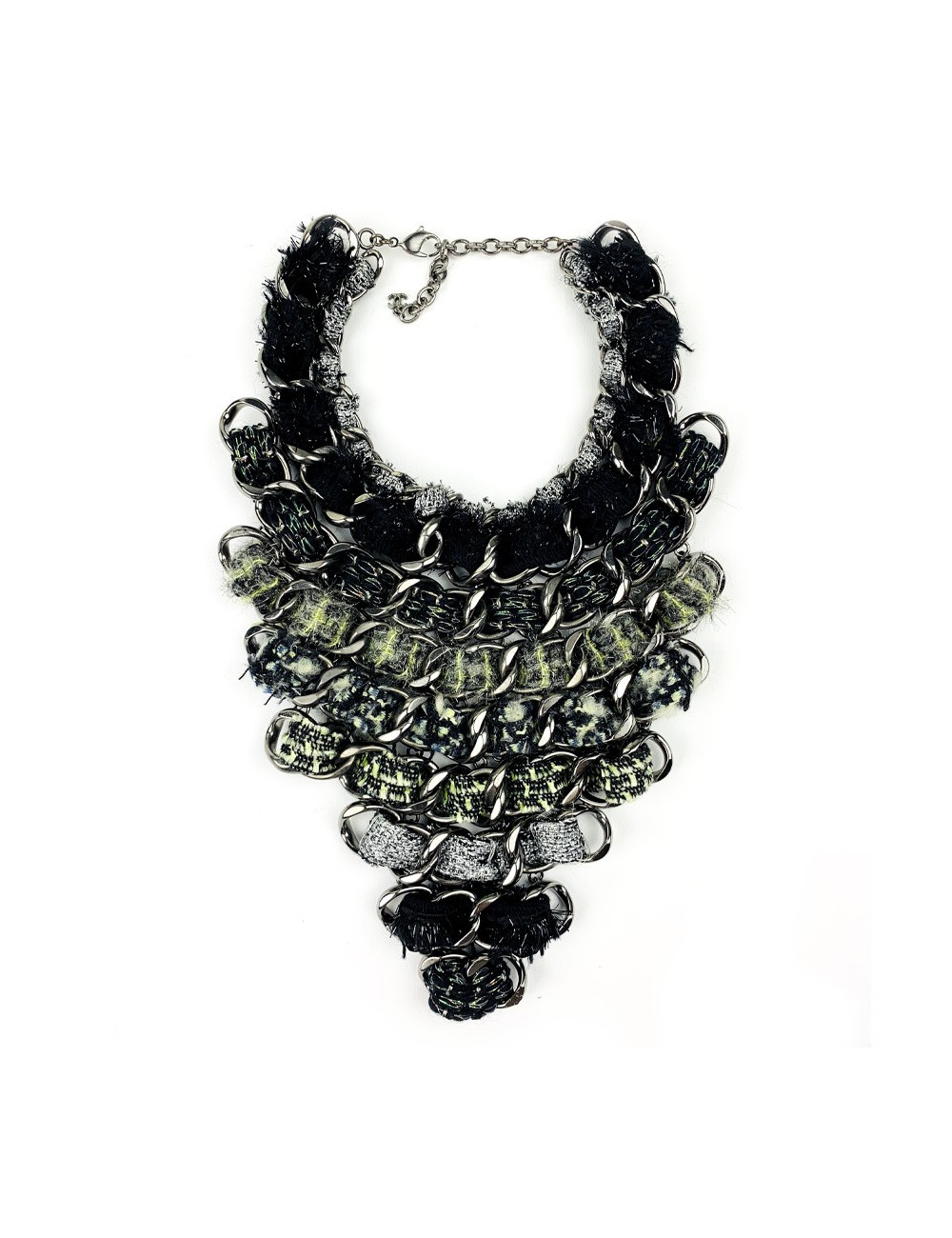 xxx CHANEL Plastron chaines et tweed