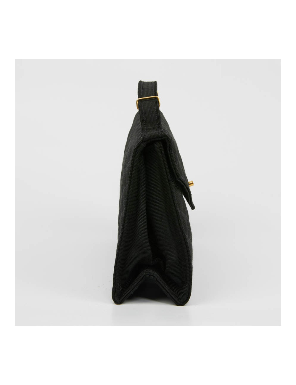 Sac pochette CHANEL en tissu noir matelassé