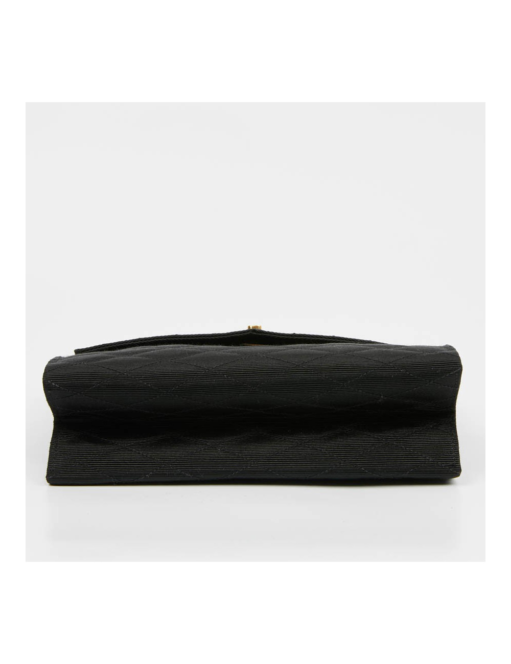 Sac pochette CHANEL en tissu noir matelassé