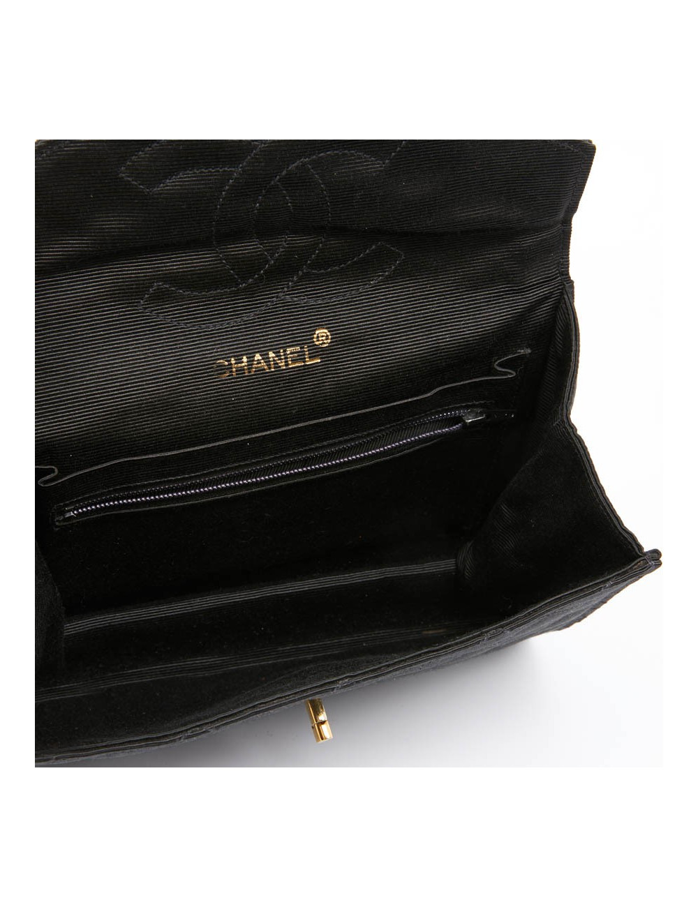 Sac pochette CHANEL en tissu noir matelassé