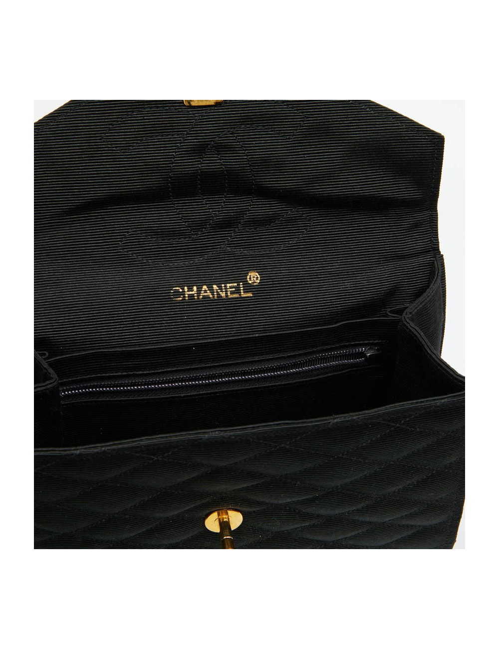 Sac pochette CHANEL en tissu noir matelassé