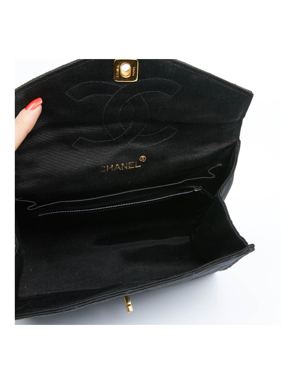 Sac pochette CHANEL en tissu noir matelassé