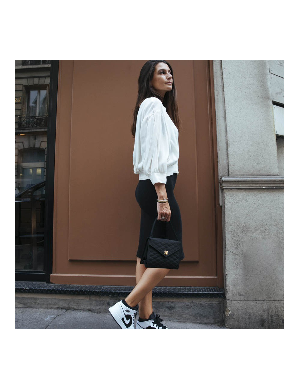 Sac pochette CHANEL en tissu noir matelassé