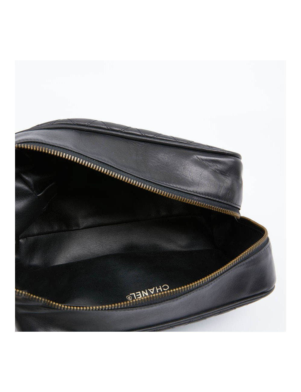 Trousse de toilette CHANEL cuir d'agneau matelassée noire