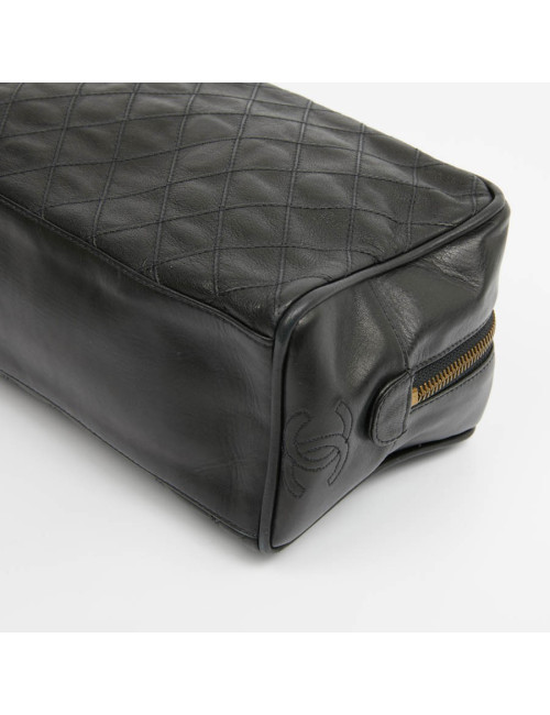 Trousse de toilette CHANEL cuir d'agneau matelassée noire