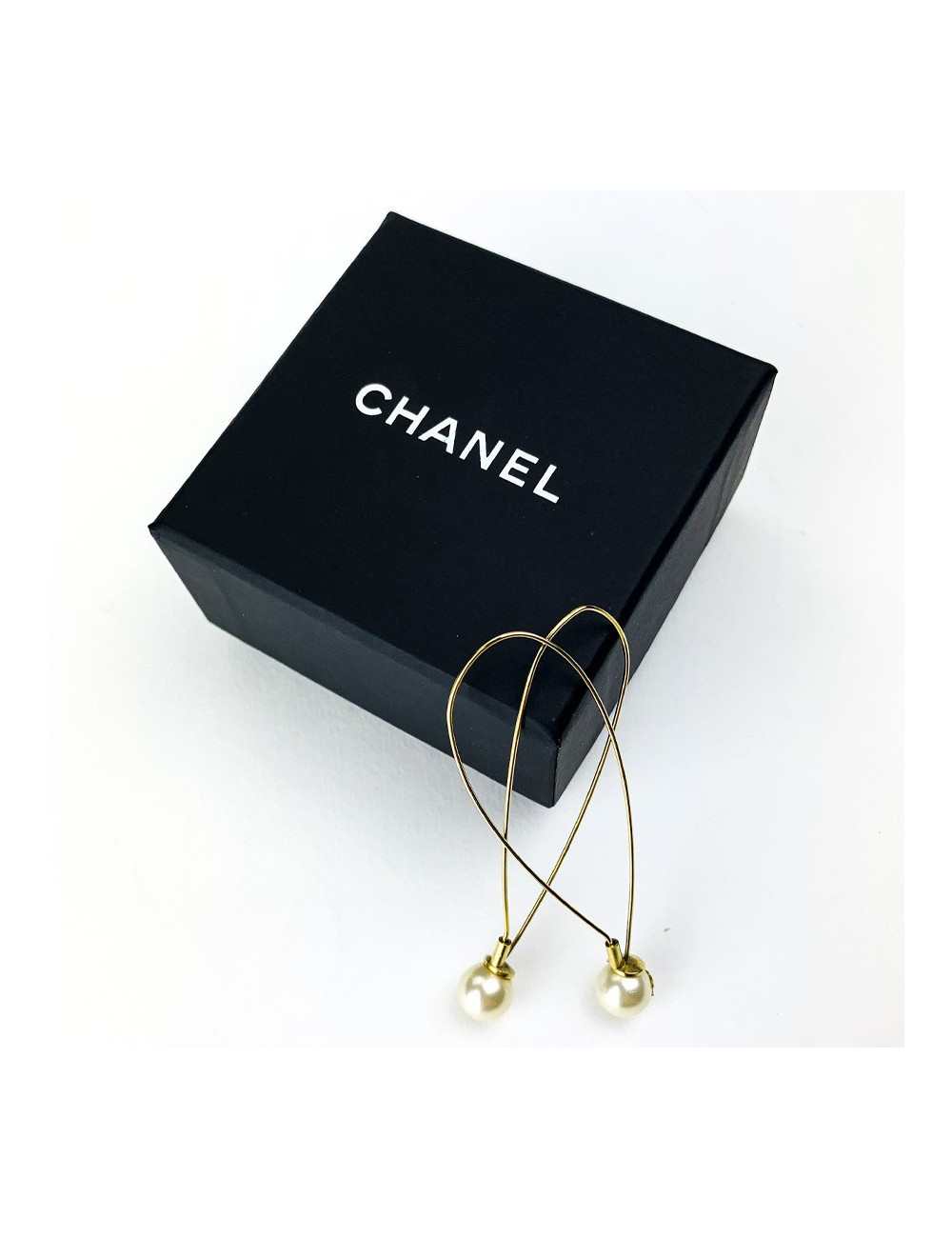CHANEL Clous pendants tige et perle