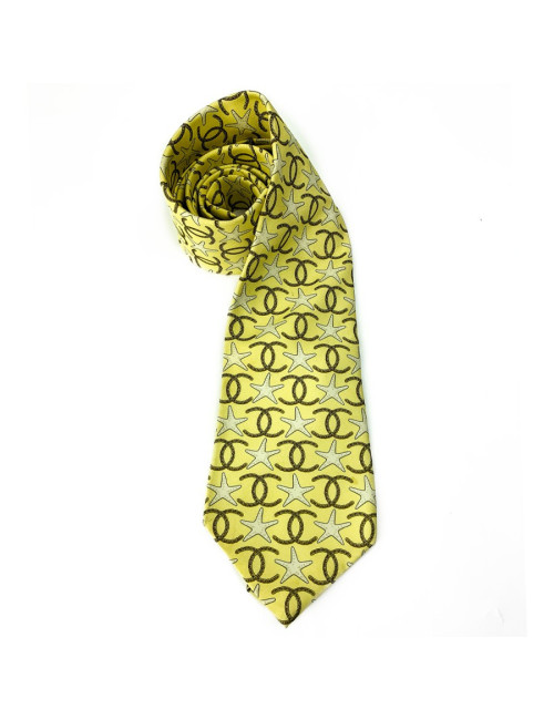 Cravate CHANEL jaune etoiles de mer et CC