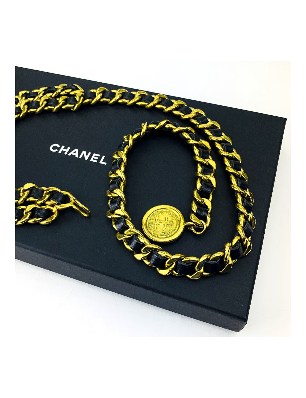 Ceinture CHANEL chaine dorée entrelacée de cuir noir