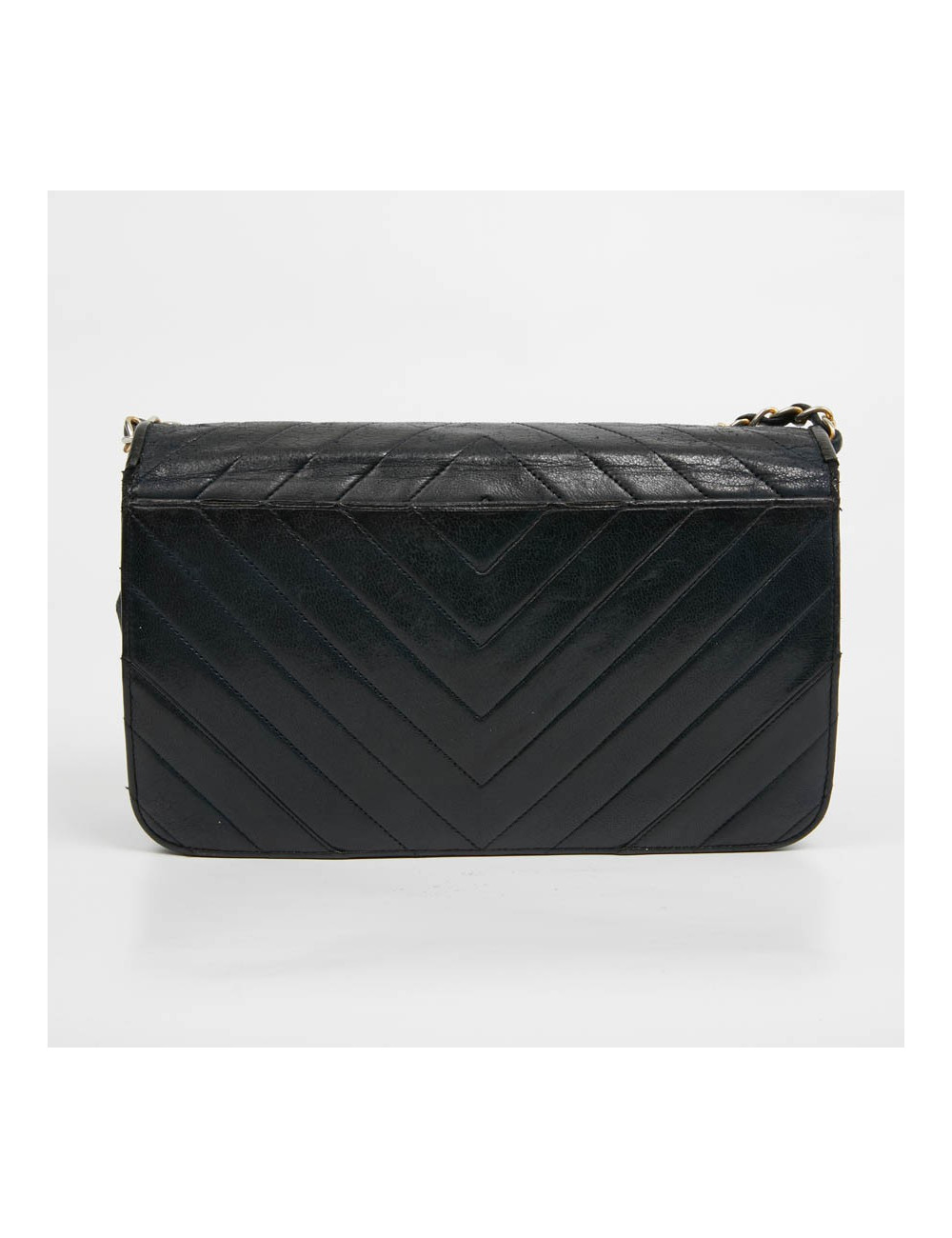 Vintage Chanel flap bag in navy blue leather