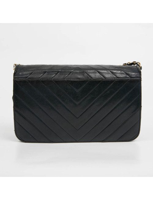 Vintage Chanel flap bag in navy blue leather