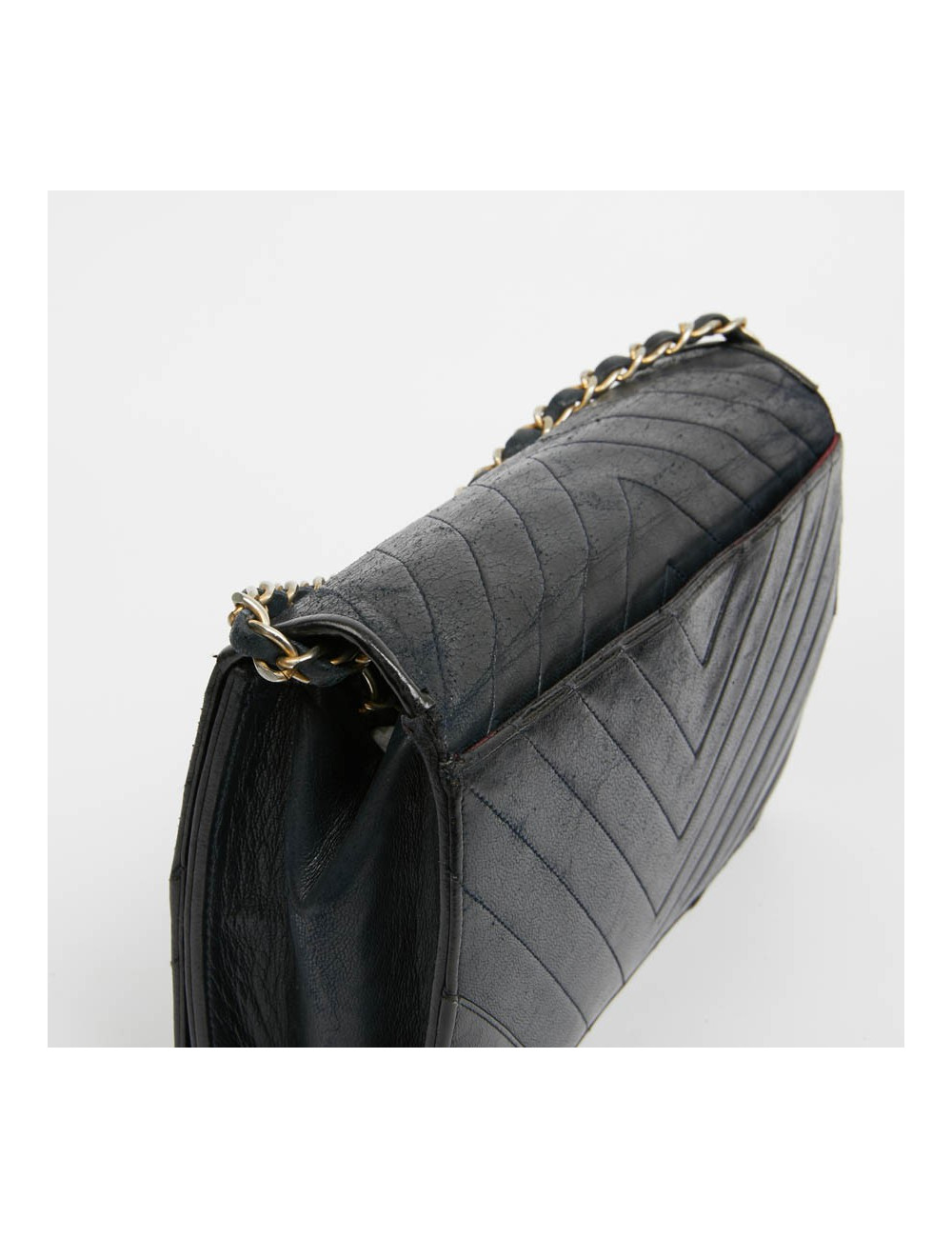 Vintage Chanel flap bag in navy blue leather