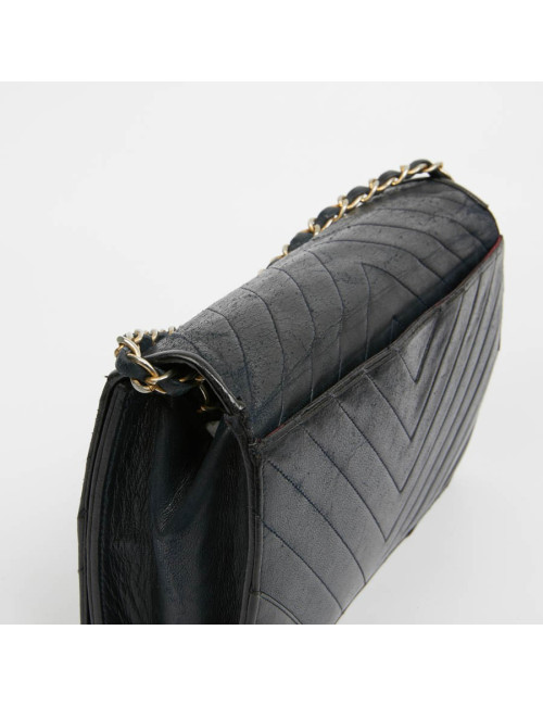 Vintage Chanel flap bag in navy blue leather