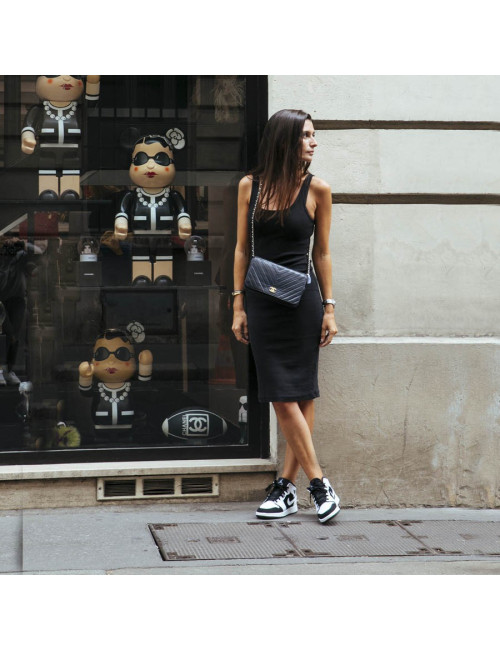 Vintage Chanel flap bag in navy blue leather