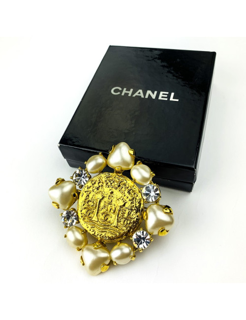 CHANEL Broche strass Swarovski et perles vintage