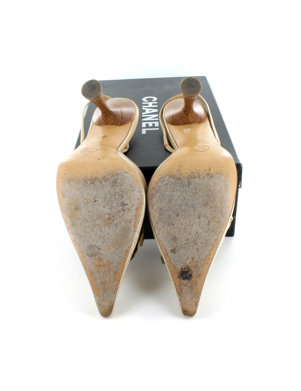 Escarpins CHANEL en cuir beige T 36,5 