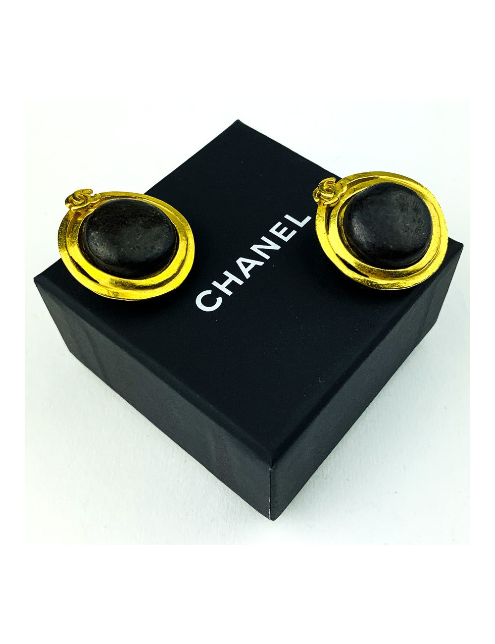 CHANEL vintage ebony circular clip-on earrings