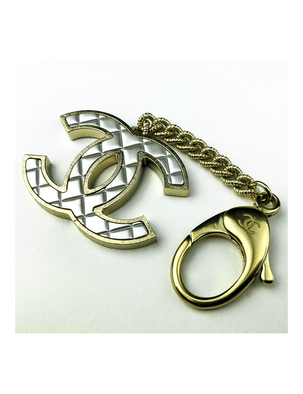 Porte clés CHANEL CC métal argent et doré