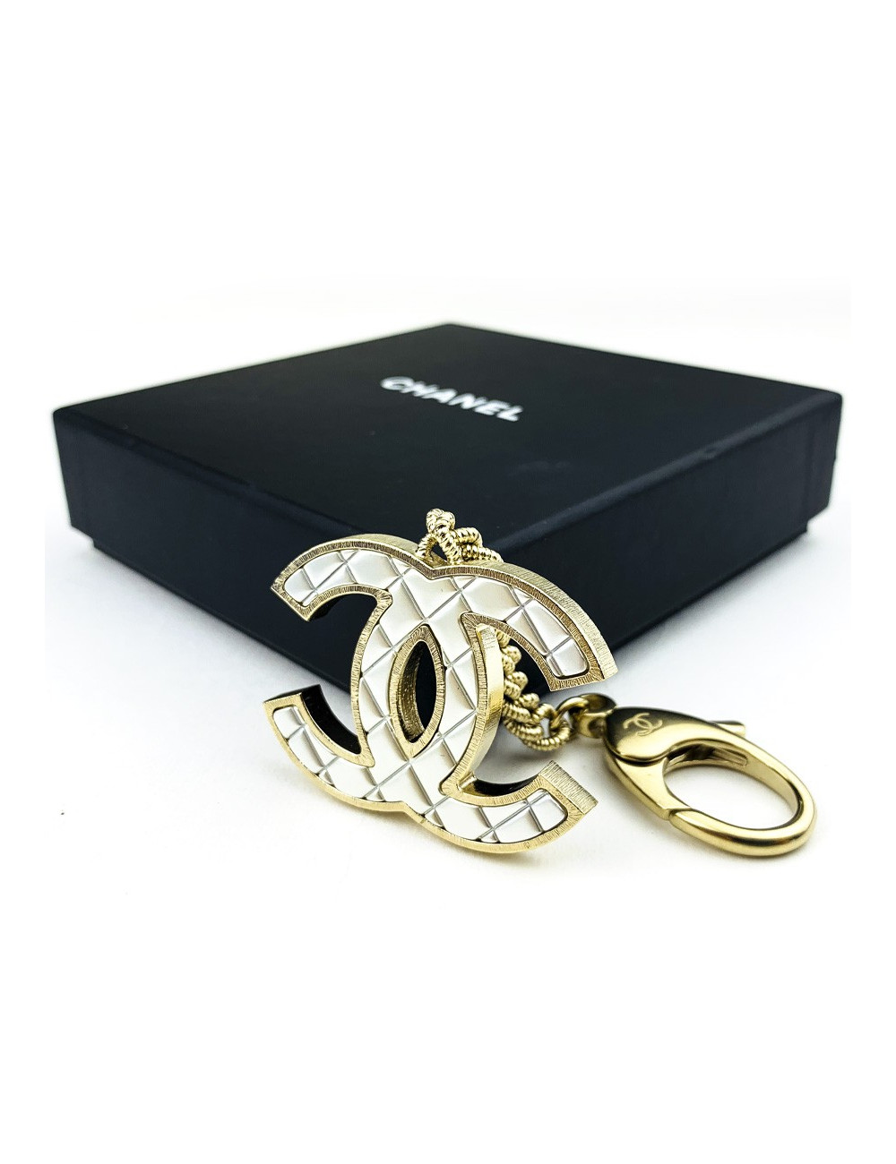 Porte-clefs CHANEL CC métail argent et doré"