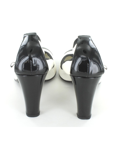 Escarpins CHANEL en cuir noir et blanc style ballerine T 36,5