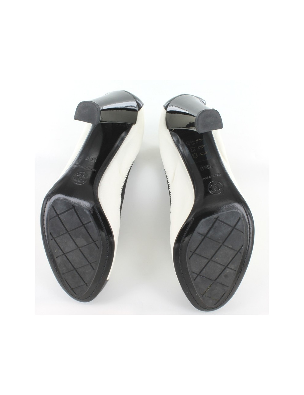 Escarpins CHANEL en cuir noir et blanc style ballerine T 36,5