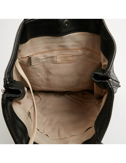 Cabas CHANEL cuir embossé noir