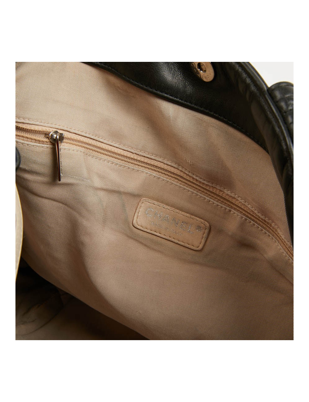 Cabas CHANEL cuir embossé noir