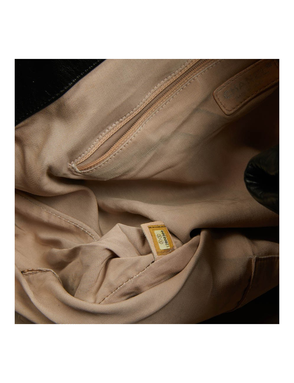 Cabas CHANEL cuir embossé noir