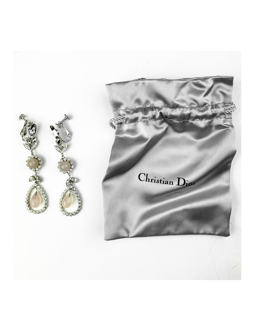 Boucles d'oreille Clous DIOR pendantes 