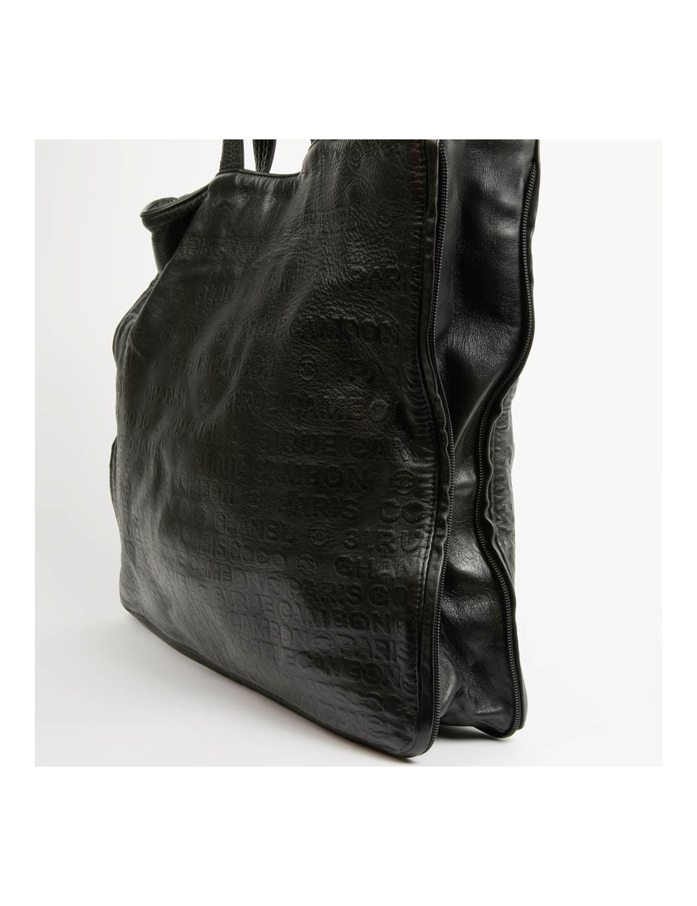 Cabas CHANEL cuir embossé noir