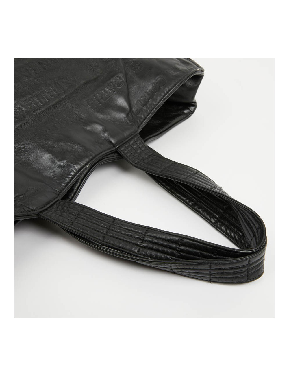 Cabas CHANEL cuir embossé noir