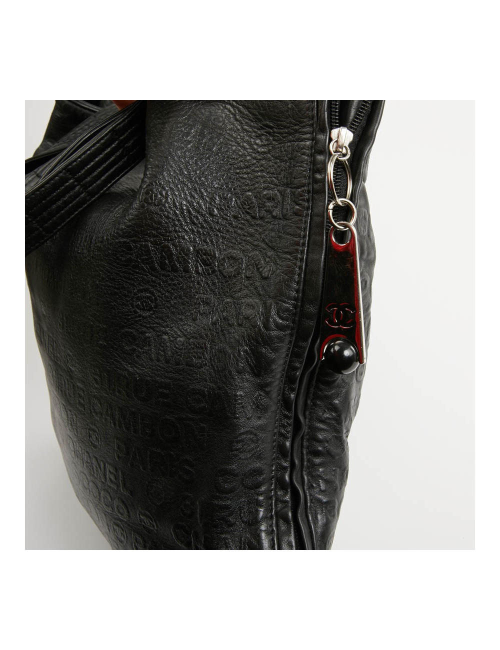 Cabas CHANEL cuir embossé noir