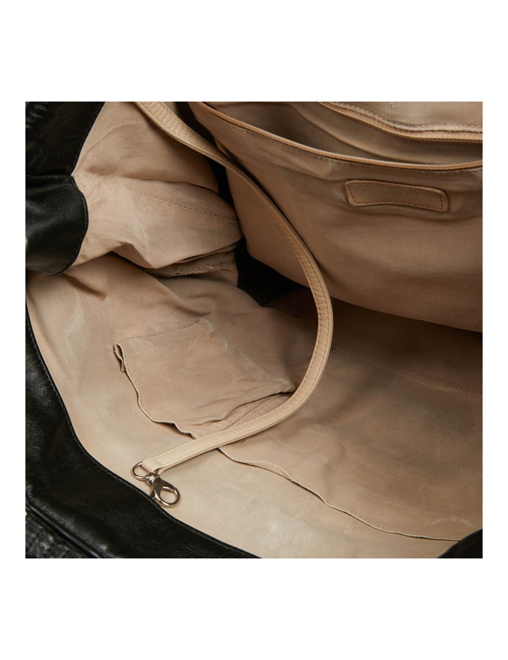 Cabas CHANEL cuir embossé noir