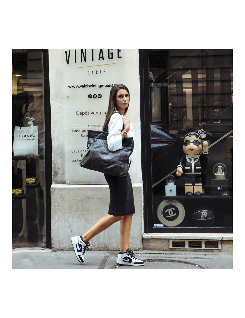 Cabas CHANEL cuir embossé noir