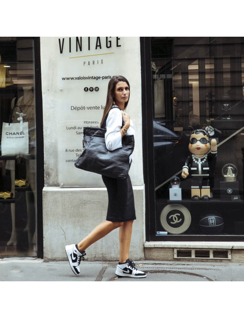 Cabas CHANEL cuir embossé noir