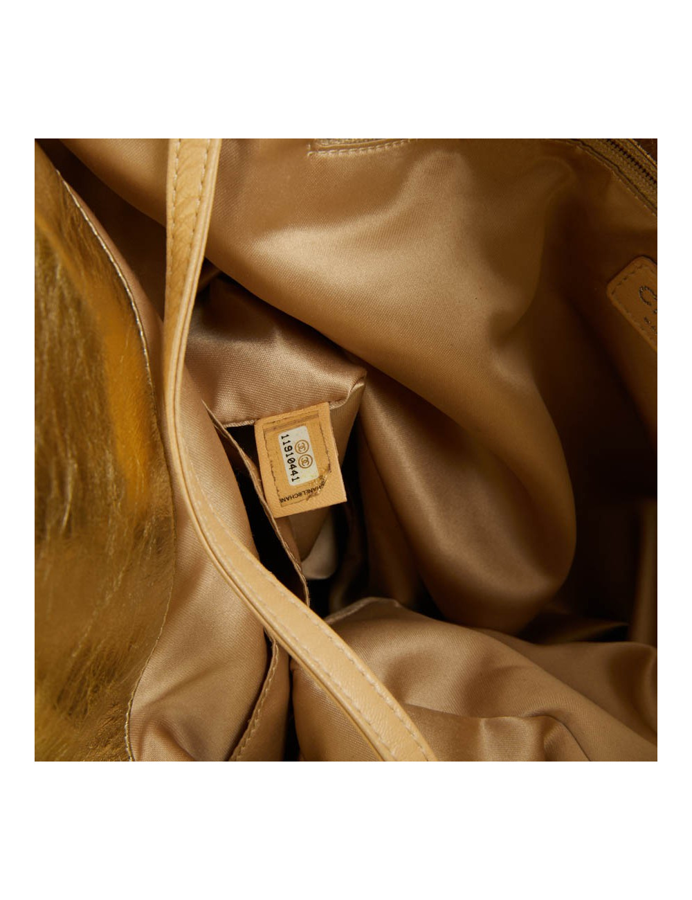 Sac CHANEL cuir perforé doré 