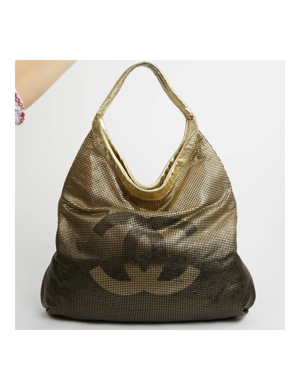 Sac CHANEL cuir perforé doré 