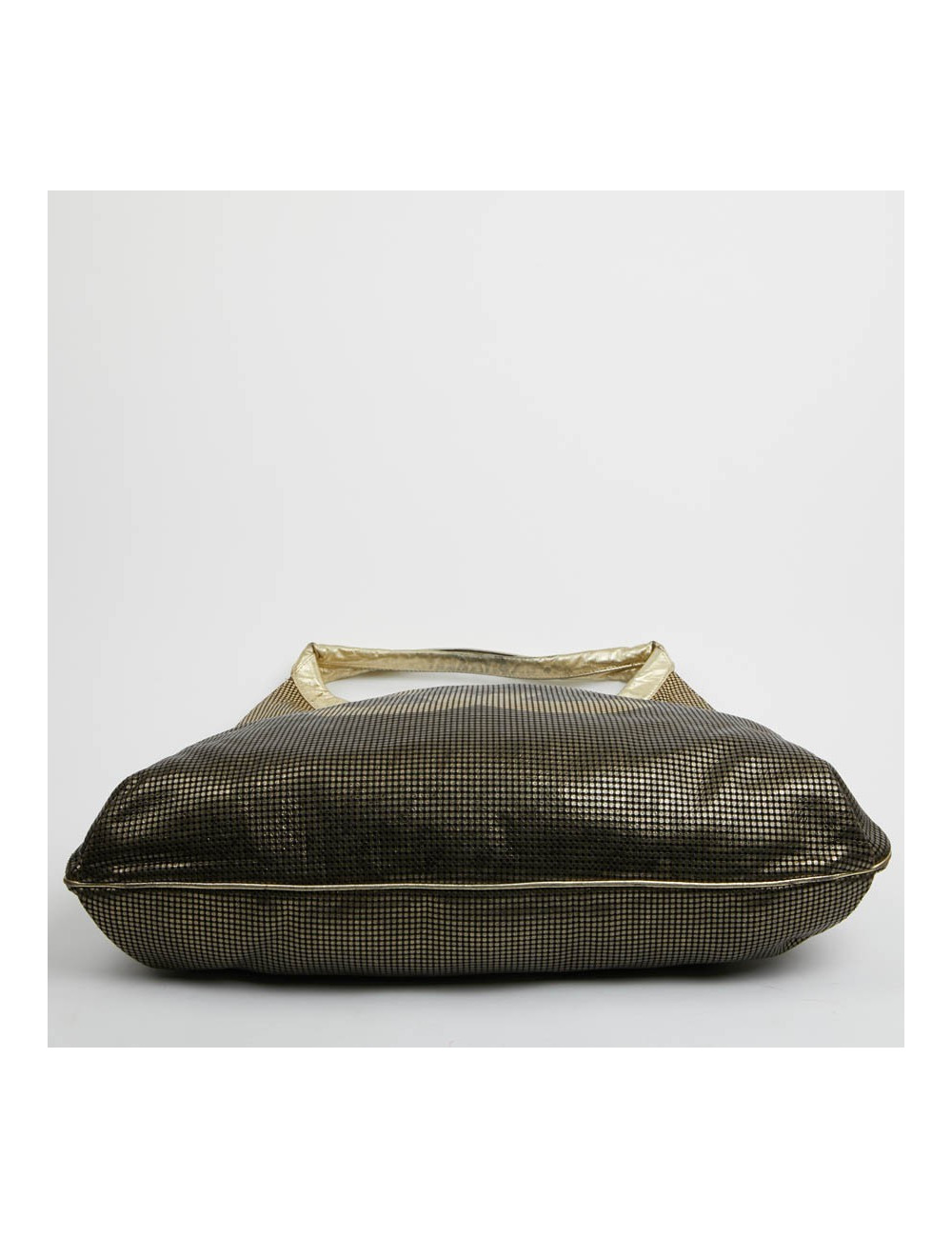 Sac CHANEL cuir perforé doré 