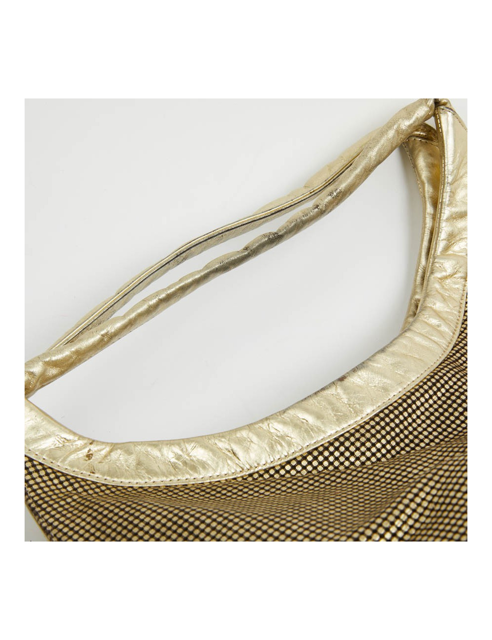 Sac CHANEL cuir perforé doré 