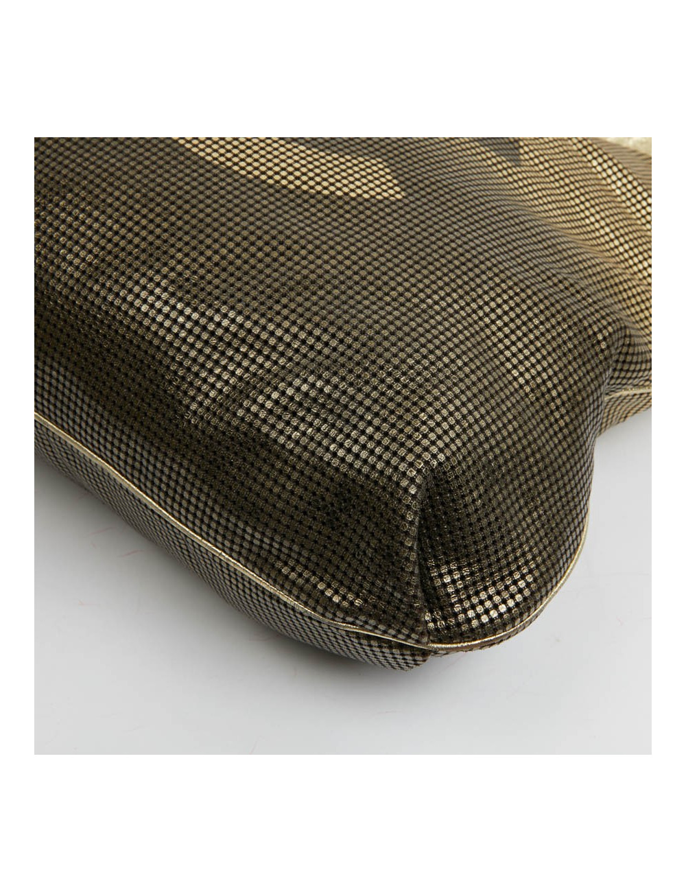 Sac CHANEL cuir perforé doré 